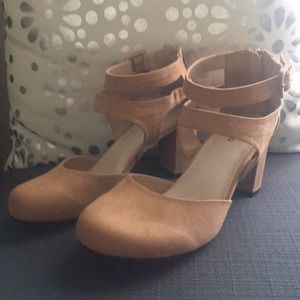 Torrid 9w tan heels